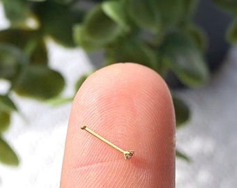Pendiente de nariz minimalista con circonita cúbica de 1 mm, oro de 24 quilates.