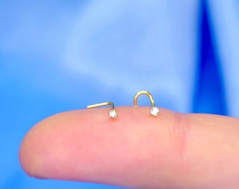 Piercing de nariz minimalista en forma de L con diamante de 1 mm en oro de 24 quilates, calibre 22G.