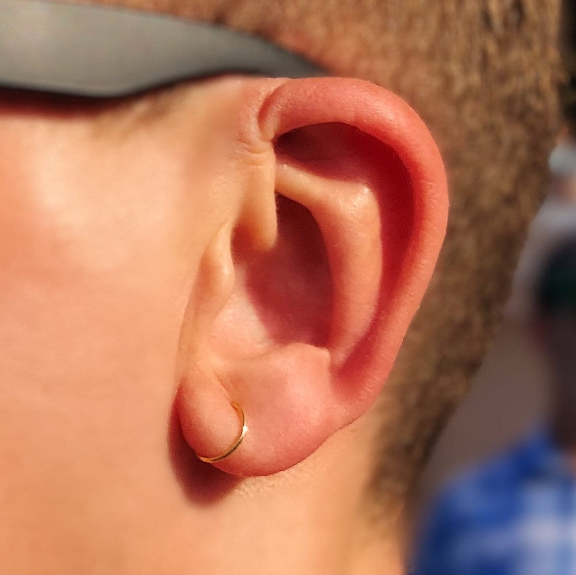 Man earring right ear deals