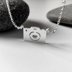 Camera necklace | Dainty camera necklace | Tiny camera necklace | Photography Gift | Friend gift | Photographer Gift | Holiday Gifts