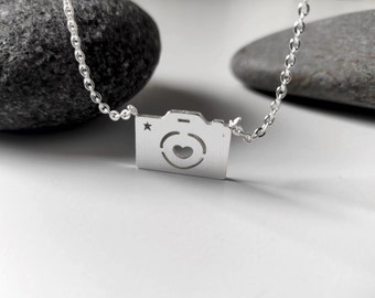 Camera necklace | Dainty camera necklace | Tiny camera necklace | Photography Gift | Friend gift | Photographer Gift | Holiday Gifts