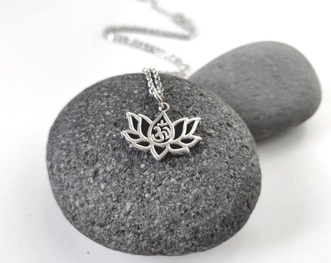 Collier fleur de lotus avec Om spirituel | Pendentif de méditation yoga | Bijoux Pilates | Cadeau collier Yogi | collier nouveau départ