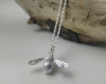 Charming Honey Bee Necklace - A Perfect Gift for Beekeeping Enthusiast, Gardener & Bee Lover Unique Insect Pendant, Bee Jewelry