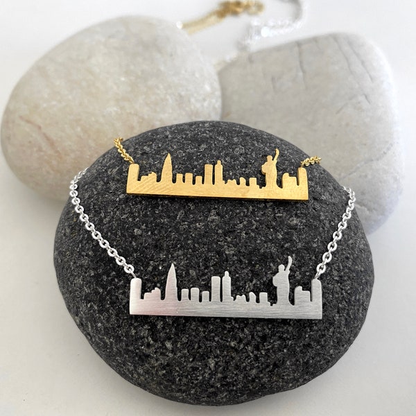 New York Skyline Necklace with Statue of Liberty in Silver/Gold, USA US and American Souvenir, NY City Travel Gift, Cityscape, Big Apple