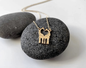 Colar com pingente de girafa dourada, presente para amantes de animais.