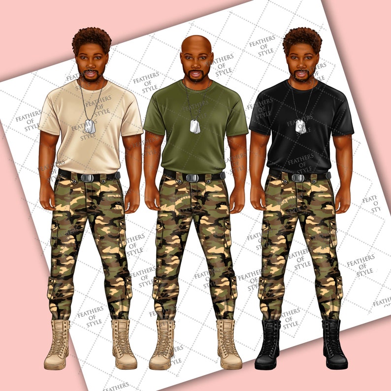 Op de afbeelding: Drie illustraties van een persoon die verschillende gekleurde t-shirts, camouflagebroeken en laarzen draagt. De t-shirts zijn beige, olijfgroen en zwart. Elke persoon draagt een halsketting met hondenpenning en een zwarte riem. De broeken hebben een groen, bruin en zwart camouflagepatroon.
