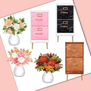 Peut inclure: Trois vases en c&eacute;ramique blanche avec des arrangements floraux diff&eacute;rents. Les vases sont sur un fond blanc. Les fleurs comprennent des roses roses, des roses blanches, des fleurs orange et jaunes et des feuilles vertes. Les vases sont d&eacute;cor&eacute;s de paillettes dor&eacute;es. L'image comprend &eacute;galement trois classeurs roses, noirs et bruns.