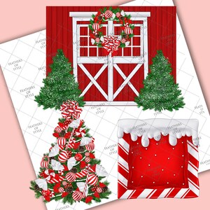 K&ouml;nnte beinhalten: Eine rote Scheune mit einer wei&szlig;en T&uuml;r und einem Kranz dar&uuml;ber. Es gibt zwei Weihnachtsb&auml;ume, die mit Zuckerstangen, Kugeln und Schleifen geschm&uuml;ckt sind. Es gibt auch zwei rot-wei&szlig;e Zuckerstangen-Str&uuml;mpfe mit wei&szlig;em Schnee oben drauf.