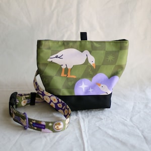 Dog treat bag, GOOSE Dog Treat Pouch with magnet lock, Puppy Treat Training Bag, Waterproof Dog Trainer pouch, Dog Lover Gift