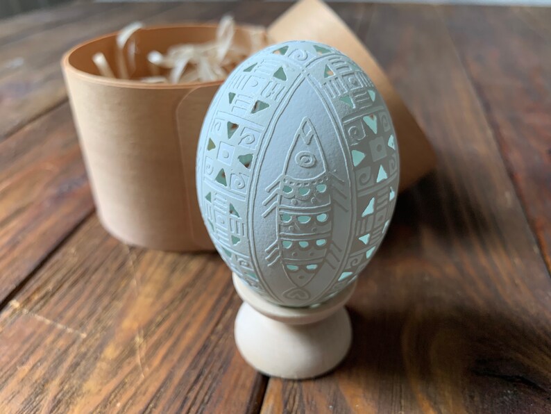 Ukrainian carved pysanka on araucana chicken egg: fish image 9