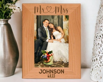 Mr & Mrs Custom Engraved Wedding Picture Frame | Personalized Photo Frame | Wedding Gift | Gift for Couple | Mr and Mrs Gift | Wedding Photo