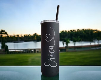 Vaso delgado personalizado de 20 oz con grabado / Aislamiento de acero inoxidable / Con pajita / Para dama de honor / Regalo para bodas