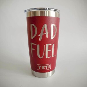 Vaso YETI Rambler grabado con Dad Fuel / Regalo para el Día del Padre / Taza personalizada para papá / Taza de café divertida para papá / Regalo para esposo / Café para papá imagen 9