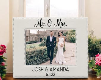 Mr & Mrs Custom Engraved Wedding Picture Frame | Personalized Photo Frame | Wedding Gift | Gift for Couple | Mr and Mrs Gift | Wedding Photo