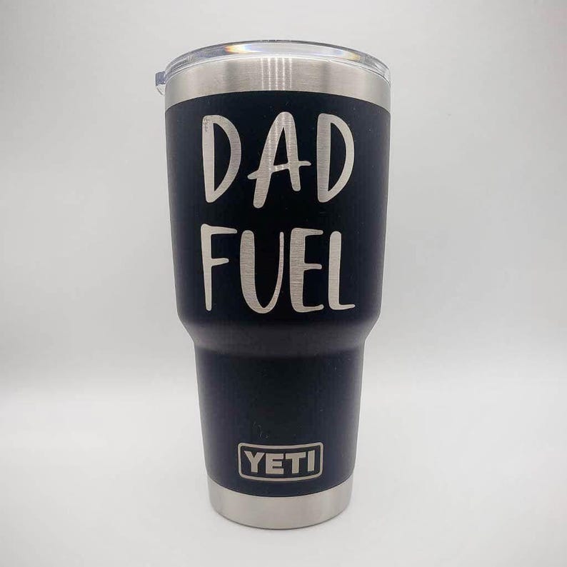Vaso YETI Rambler grabado con Dad Fuel / Regalo para el Día del Padre / Taza personalizada para papá / Taza de café divertida para papá / Regalo para esposo / Café para papá imagen 10