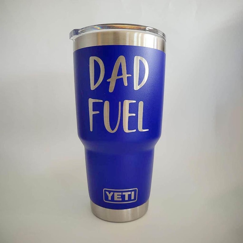 Vaso YETI Rambler grabado con Dad Fuel / Regalo para el Día del Padre / Taza personalizada para papá / Taza de café divertida para papá / Regalo para esposo / Café para papá imagen 4