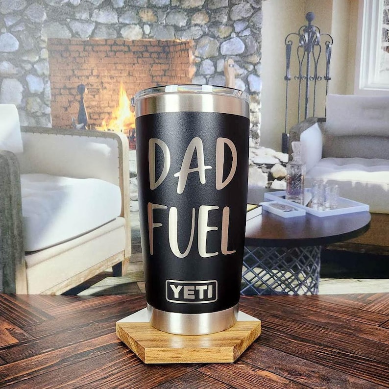 Vaso YETI Rambler grabado con Dad Fuel / Regalo para el Día del Padre / Taza personalizada para papá / Taza de café divertida para papá / Regalo para esposo / Café para papá imagen 1