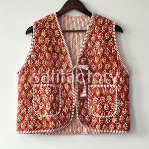 Floral Quilted Vest Cotton White Bohemian Style Fall Winter Vest Coat Vintage Boho wedding Reversible Kantha Jacket for Women Patchwork
