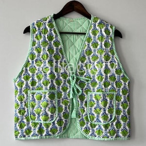 Cotton Quilted Waistcoat Vintage Style Quilted Vest Jackets, V-neck Floral Coat Holidays Gifts Sleeveless Jacket for Women Gifts