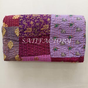 Silk Sari Patchwork Quilt, Indian Kantha Throw Silk Kantha Quilt, Vintage Gudri, Bedsheet, Bedspread, Throw Blanket