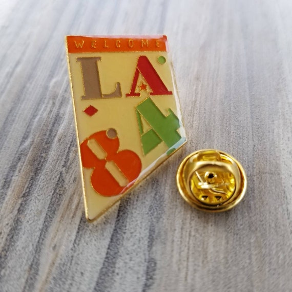 1984 Los Angeles Olympics WELCOME Banner Lapel Pin - image 1