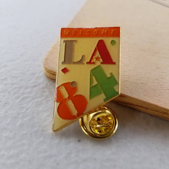 1984 Los Angeles Olympics WELCOME Banner Lapel Pin - image 3