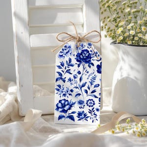 Etiquetas de regalo con flores azules imprimibles, elegantes etiquetas de acuarela para bodas y cumpleaños, descarga digital para despedidas de soltera y envoltura de regalos.