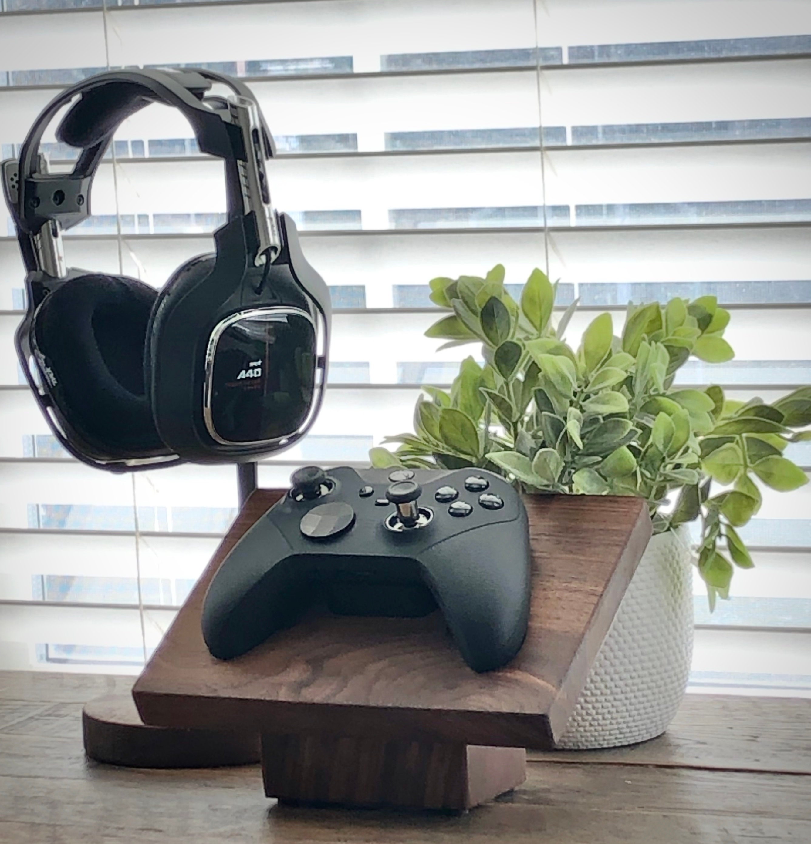 Xbox One Elite Series 2 Controller Holder (Holds 1)