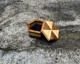 Sechseckige Pop-Up-Magnetbox aus Holz für Schmuck, Accessoires und Geschenke - BHJPP 12x10,5x5,5