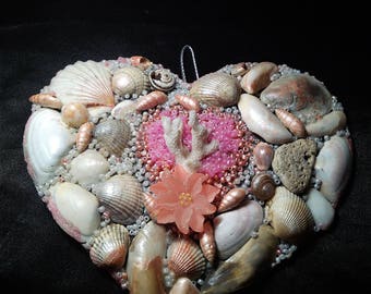 Hart gemaakt van schelpen Collage van een marine thema hart van de zee wit koraal kip God schilderij zee wit en roze hart exclusieve hart