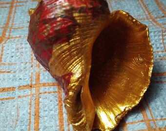 Sea shell, gold-plated and decoupage.