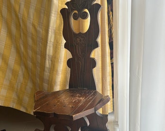 Silla de madera antigua