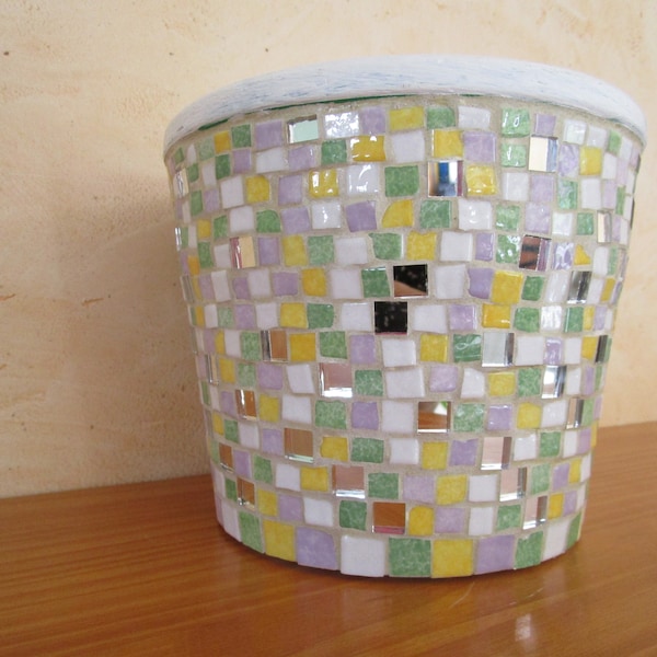 Cache pot en mosaïque jaune, vert, blanc, violet, miroirs