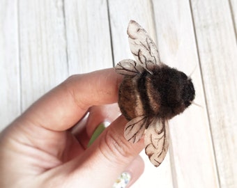 Brooch bumblebee, bee brooch, bumblebee pin, insect brooch, bug brooch, felting brooch, dry felting, needle felted brooch, felting bugs.