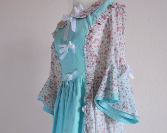 Robe OP Classic Lolita mignonne victorienne rose fleurie bleu et rose à fronces et papillon noeud rubans adulte manches ample taille 38 (M)