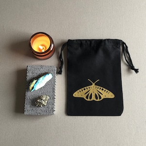 Bolsa con cordón de polilla cósmica para cartas de tarot y cristales