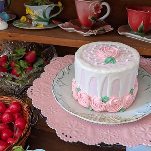 Fake cake/Faux cake/Artificial cake/Photo props/Homestaging/Fake food/fake bake/Drip cake/Pink cake/Mini cake/Prop cake/Rose cake/Spring