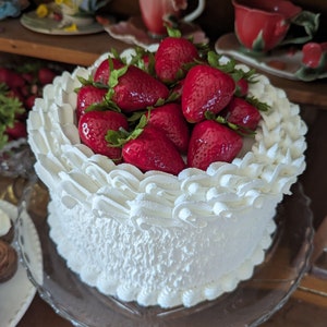 Fake cake/faux cake/artificial cake/fake food/artificial food/prop food/prop desserts/photo props/set decor/strawberry cake/white cake