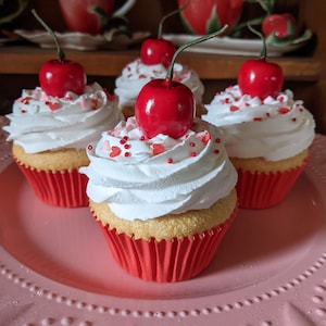 Fake cupcakes/faux cupcakes/artificial cupcakes/fake food/artificial food/photo props/homestaging/Valentine's Day cupcakes/cherry cupcakes