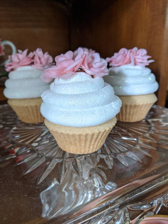 Set of 6 Pastel Iced Faux Foam Cupcakes With Cupcake Pan 