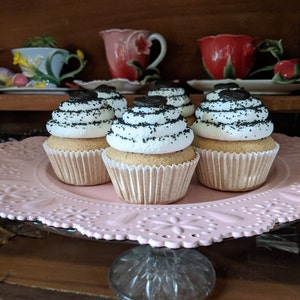 Faux cupcakes/fake cupcakes/artificial cupcakes/fake food/artificial food/photo props/prop food/homestaging/fake bake/cookies and cream