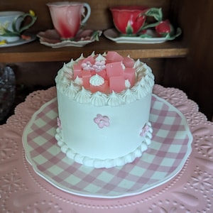 Fake cake/fake food/jelly cake/artificial cake/prop cake/food props/set decor/homestaging/white cake/pink cake/floral cake/mini cake/