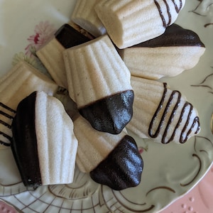 Faux cookies/fake cookies/artificial cookies/artificial food/fake food/prop cookies/madelines/dipped cookies/cookies for display/dessert bar