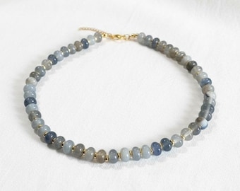 Blauwe agaat met gouden ketting
