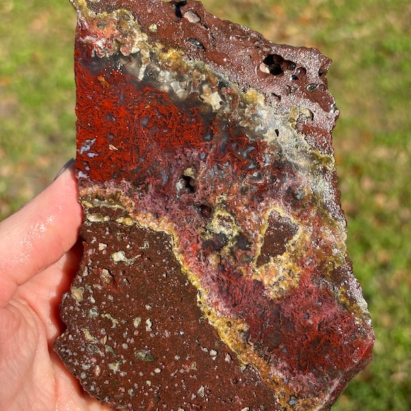 Pink and red plume agate