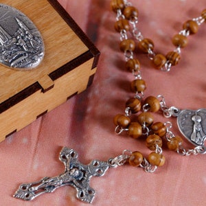 Rosary Our Lady Fatima in wood with a gift Box in Wood too