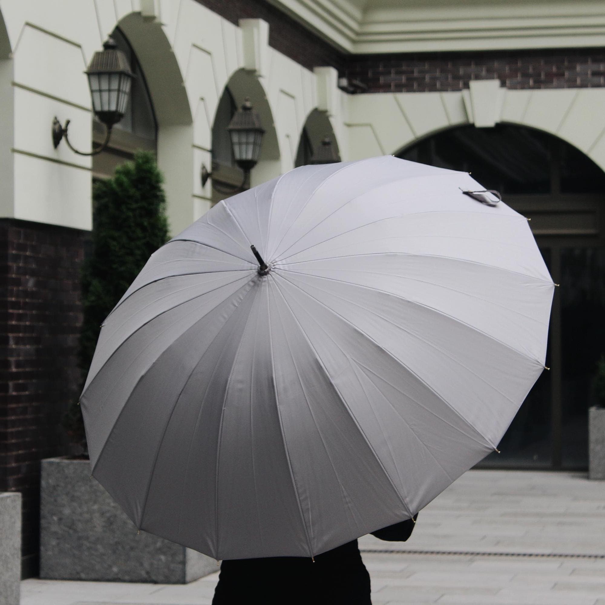 Golf Umbrella: Wooden Handle 16 Rib Windproof Stick Rain Gift