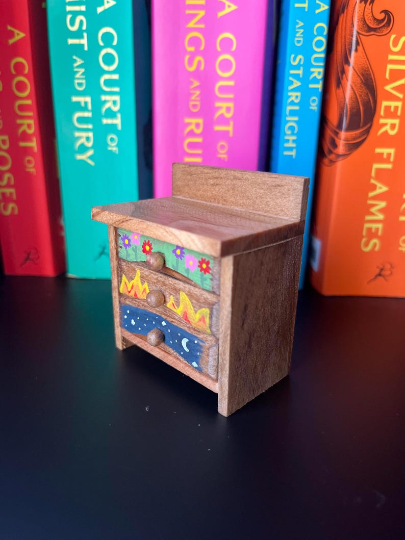 Halloween Peeping Clown Bookend - Realistic Resin Sculpture For Spooky Bookshelf & Desk Decor (Golden, 7.9x3.0x2.0 In) - View #7