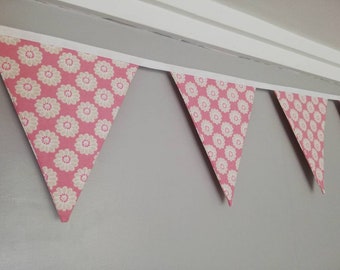 Pink and white fabric floral bunting. Gorgeous flower design to cheer up any home !