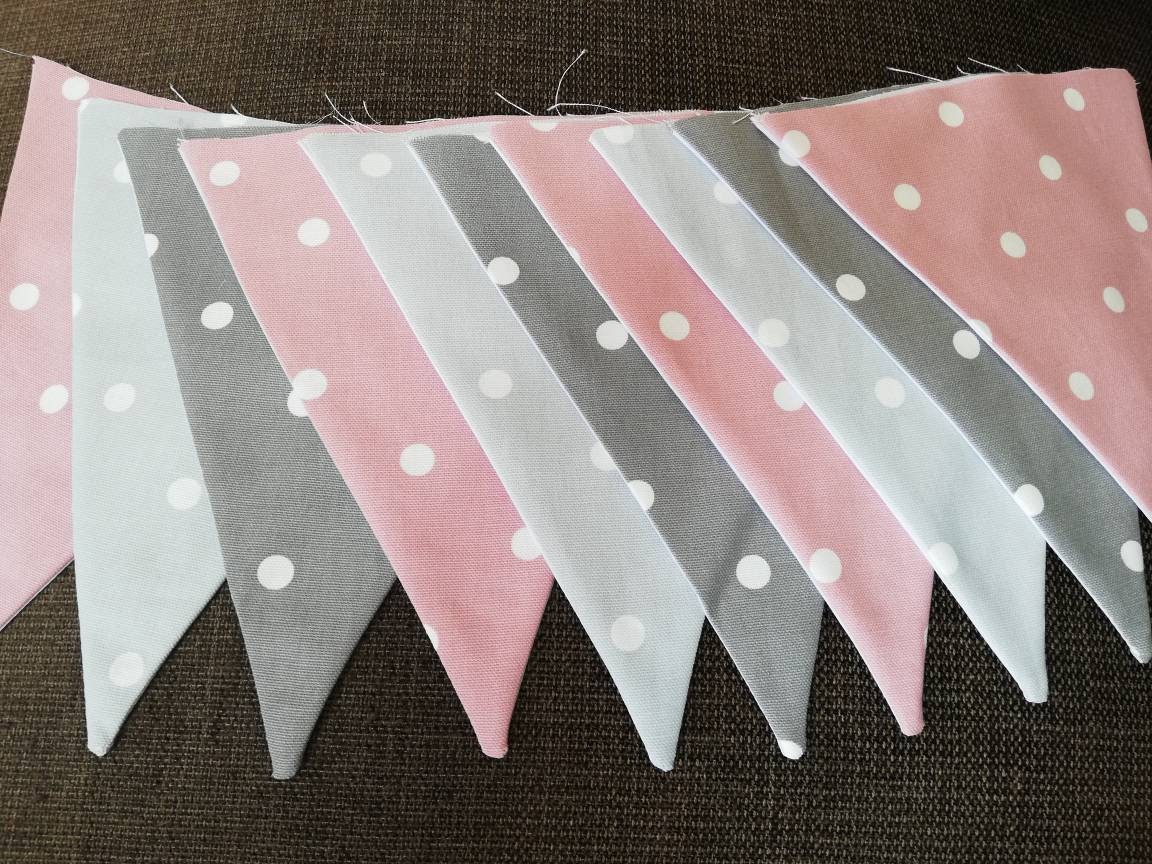 3/04. PRESTIGIOUS GREY AND PINK WITH WHITE SPOTS BUNTING 10 FLAGS 15 CM X 17 CM 